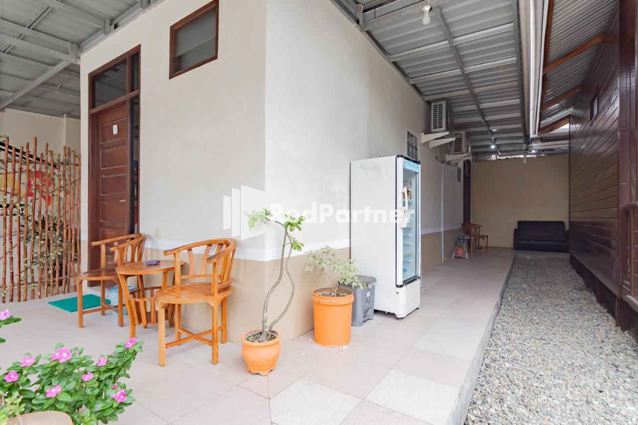 Langkar Guest House Syariah Mitra Reddoorz Samarinda Exterior foto