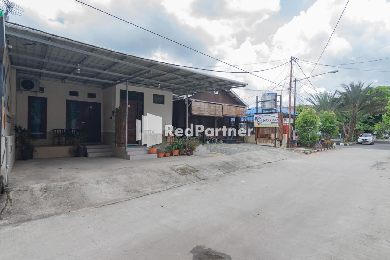 Langkar Guest House Syariah Mitra Reddoorz Samarinda Exterior foto