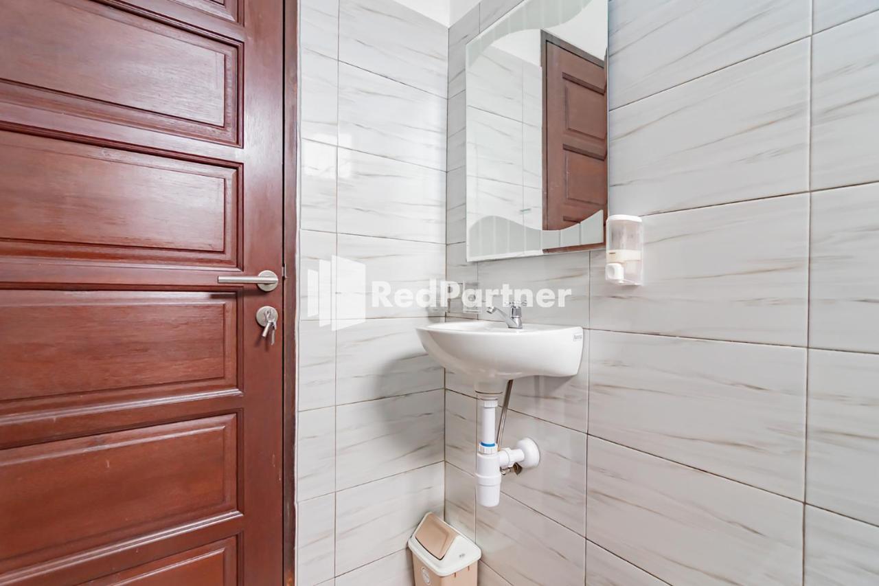 Langkar Guest House Syariah Mitra Reddoorz Samarinda Exterior foto
