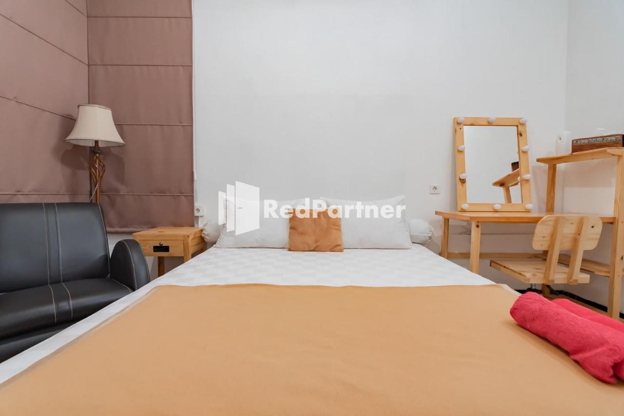 Langkar Guest House Syariah Mitra Reddoorz Samarinda Exterior foto