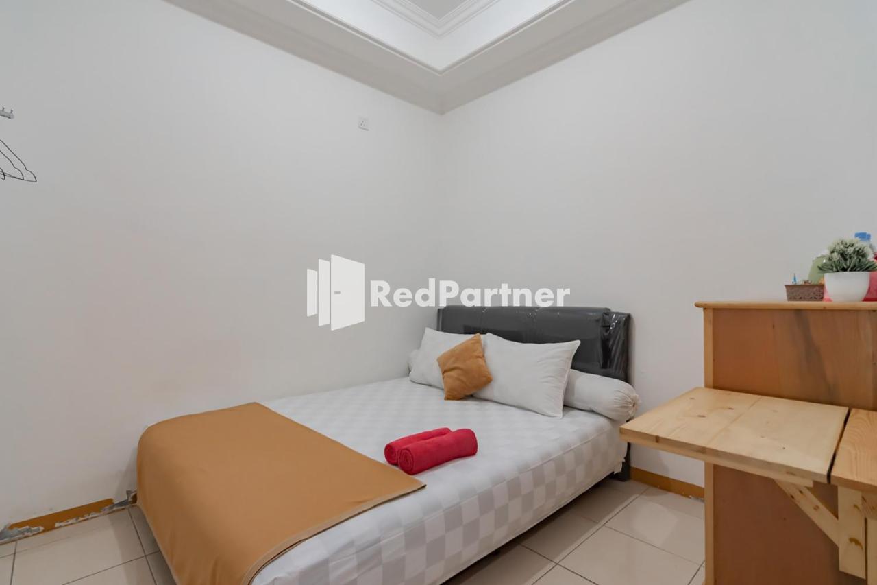 Langkar Guest House Syariah Mitra Reddoorz Samarinda Exterior foto