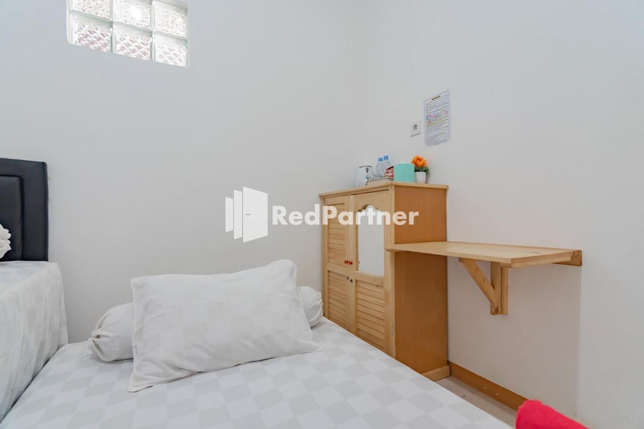 Langkar Guest House Syariah Mitra Reddoorz Samarinda Exterior foto